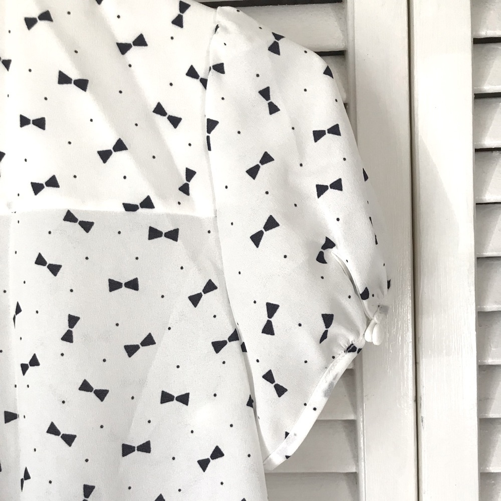 Roem Bow print jewel collar hidden button shortsleeves blouse Sz xs - Picture 6 of 8